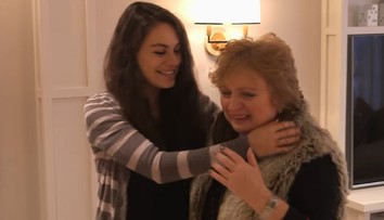 Mila Kunis prekvapila rodičov. Ich starý byt zmenila na nepoznanie