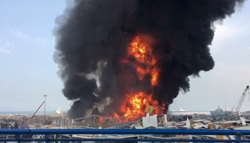 VIDEO: Bejrút opäť v zajatí plameňov. Mesiac po ničivom výbuchu v prístave vypukol požiar