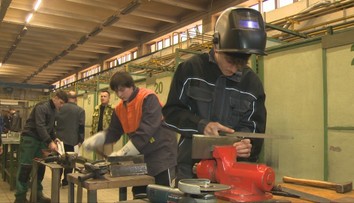 V kuklách a pri zápachu roztaveného železa. Mladí zvárači sa predviedli na súťaži v Tlmačoch