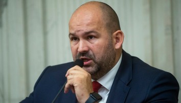 Peter Pčolinský úradnícku vládu odmieta. Po páde vlády by podľa neho mali nasledovať predčasné voľby