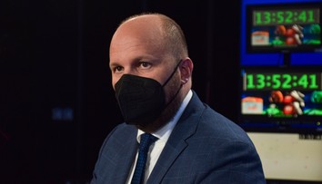 J. Naď podáva trestné oznámenie na M. Kotlebu a M. Mazureka. Chce, aby stiahli video