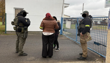 Otrasný prípad z východu: Ženu nútila žobrať, vyhrážala sa jej slovne aj fyzicky