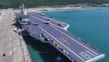 FOTO+VIDEO: Čína zaradila do služby svoju najmodernejšiu lietadlovú loď. Námorná rivalita s USA sa stupňuje