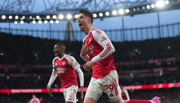 Arsenal sa dočkal vytúženého titulu. Manchester City stratil nádej po remíze v dohrávke