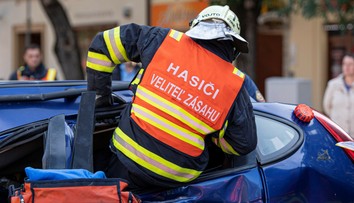 Elektroautá sťažili prácu hasičom. Jeden zlý ťah môže ohroziť aj ich životy