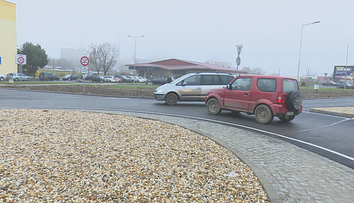 Najmenšie okresné mesto má svoj prvý kruhový objazd. Samosprávu to nič nestálo