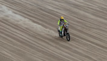 Ivan Jakeš pre zranenie odstúpil z Rely Dakar: Nie som schopný jazdiť na morfíne