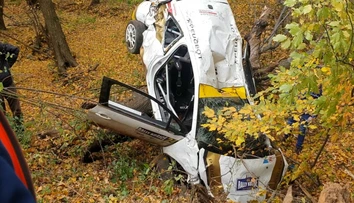 Majstrovstvá Slovenska v rally zatienila nehoda, spolujazdec skončil v bezvedomí