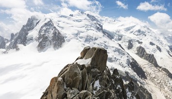 Tragédia na Mont Blancu: Skupinu horolezcov so sebou strhol rútiaci sa ľadovec, zahynula jedna osoba