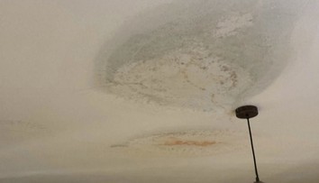 Zuzana má dlhoročný problém a do veľkej miery neobývateľný byt. Na vine je wellness o poschodie vyššie