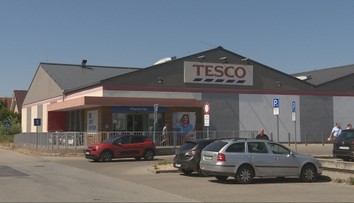 Špekulácie o odchode Tesca zo Slovenska naberajú na sile. Predaj by však mohol byť podľa analytika komplikovaný