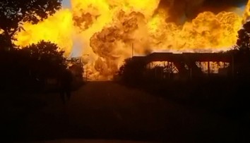 VIDEO: Výbuch, ktorý počas Štedrého dňa rozmetal benzínovú cisternu v JAR, má už 18 obetí