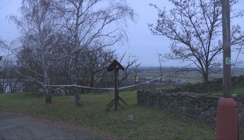 Dráma na levickej kalvárii. Mladík (16) tam mal násilne odviesť staršiu expriateľku, následne do nej strčil