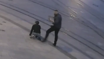 Prokurátor, ktorý pustil na slobodu obvineného zo zabitia Filipínca Henryho, zrejme pykať nebude