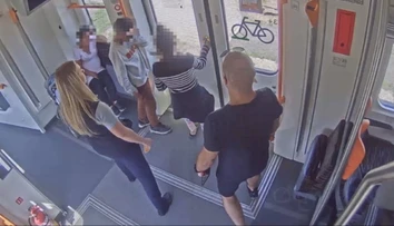 Vandali na východe Slovenska hádžu do vlakov kamene. Cestujúci sa skrývajú na toaletách