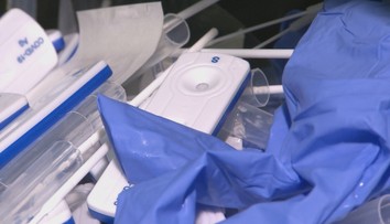 Ľudia stále viac siahajú po samotestoch na doma. Ako však takýto odpad zlikvidovať?