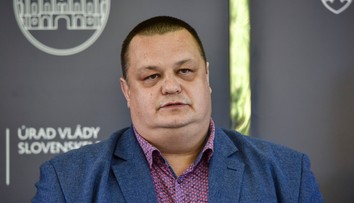 Bratislavský poslanec sa nakazil a skritizoval systém testovania. Mikas ho sfúkol