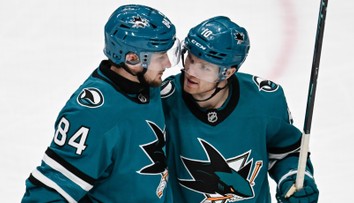VIDEO: Pre zotrvanie v NHL viac urobiť nemohol. Pavol Regenda hetrikom zmiernil vysokú prehru Sharks