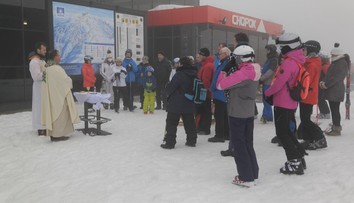 Novoročnú omšu na Chopku museli pre silný vietor presunúť