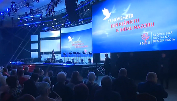 Smer si 17. november pripomenul po svojom. Takmer dvadsať autobusov priviezlo dôchodcov z celého Slovenska