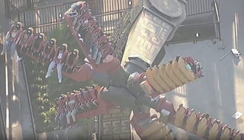 VIDEO: Dramatické chvíle v zábavnom parku. Kolotoč sa zasekol, ľudia viseli hodiny vo vzduchu