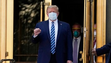 Trump omilostil svojho bývalého poradcu Michaela Flynna