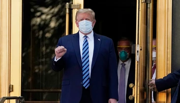 Trump omilostil svojho bývalého poradcu Michaela Flynna