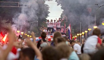 Desaťtisíce ľudí v Záhrebe vítali Chorvátov ako narodných hrdinov