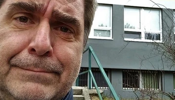 Takýto "darček" Peter Marcin na narodeniny nečakal. Skončil na polícii