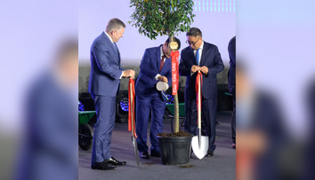 Nepomohli živé reťaze, blokády na cestách ani protesty. V Šuranoch slávnostne spustili výstavbu baterkárne