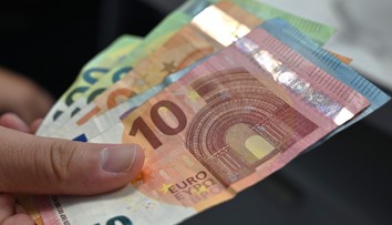 Mladí ľudia vedia ušetriť aj stovky eur mesačne. Z úspor by však dlho neprežili