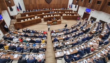 Rozprava o 500-eurových poukazoch za očkovanie pokračuje