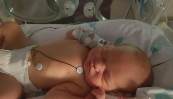 Mamička priviedla na svet dcérku cez Vianoce, sestričke vypadla z rúk a praskla jej lebka