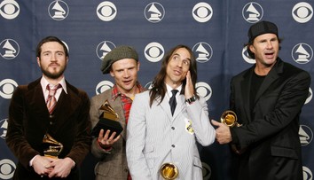 Zomrel gitarista kapely Red Hot Chili Peppers