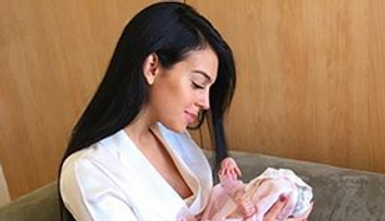 Fotka Ronaldovej priateľky po pôrode. Naozaj rodila?