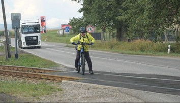 Praskanie kostí, modriny a krv. Priecestie na severe Slovenska ničilo cyklistov, starosta hovorí o zázraku