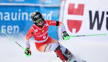 Famózny víkend v podaní Camille Rastovej. V slalome zvládla obrovský tlak od Shiffrinovej a oslavuje triumf