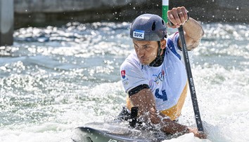 Slovensko na medailu z MS stále čaká, v C1 mal k nej najbližšie Beňuš. Na trati sa objavila aj naša legenda