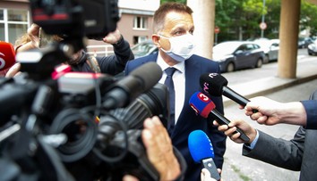 Peter Kažimír na NAKA! Bývalý minister mal podľa M. Suchobu brať milióny od oligarchu