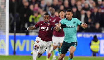 Boj o zotrvanie v top lige ako sa patrí: West Ham prevalcoval súpera a poskočil mimo zóny zostupu