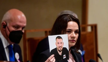 Manžela líderky bieloruskej opozície Siarheja Cichanovského prepustili z väzenia