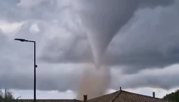 VIDEO: Tornádo v Európe. Živel pustošil domy, hlásia 26 zranených