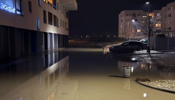 FOTO: Voda na západnom Slovensku zaplavila obytný dom i obchody