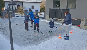S jarnými prázdninami sa spája nárast úrazov. Odborníci upozornili na nástrahy, ktoré na deti číhajú aj doma