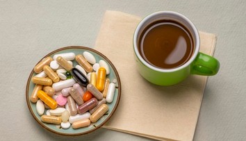 Káva má zlý vplyv na vstrebávanie vitamínov, odhalili vedci. Vyhnúť sa musíte tejto chybe