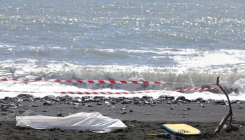 Tínedžerka zomrela po útoku žraloka. Otec popísal, ako sa to stalo