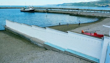Žijete v stredoveku, kričala žena. Nahnevalo ju rozdelenie pláže na mužský a ženský sektor