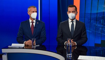 Otázka pre J. Šeligu: „Ako ste prišli k dvom bytom, keď ešte pred rokom ste bývali na internáte?“