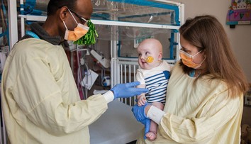 Lekári prepísali DNA malého dieťaťa. Trpelo zriedkavým ochorením, liečba mu zachránila život