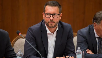 Štátny manažér A. Holák, ktorého zadržala NAKA, je na slobode. Pre druhého žiadajú väzbu